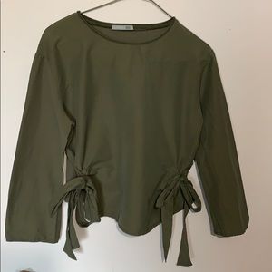 ✨2 for $40✨ Zara 3/4 Sleeve Green Tie Detail Top